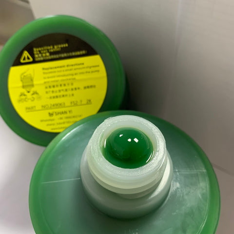 700ml Grease Cartridge FS2-7 for industrial machinery, close-up of green lubricant, compatible with automatic lube pumps