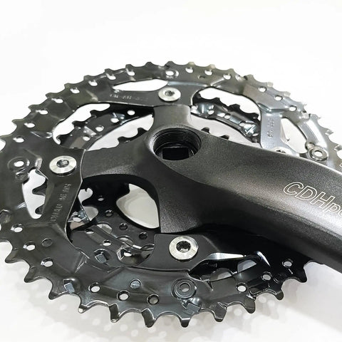 Triple Speed Aluminum Alloy Square Crankset 170mm 104/64 BCD With 42/32/22T Chainrings and Crankarms close-up view.