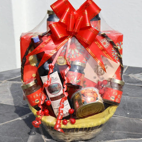 Crystal Clear Heat Shrink Wrap Bags for Gift Baskets 24x30 Inches, 10 Pack Large Size, Pro Level Gift Wrapping Made Easy, Shrink Quickly With Heat Gun Or Hair Dryer, Durable Crystal Clear Plastic For A Professional Finish. Gift basket with bottles and bow