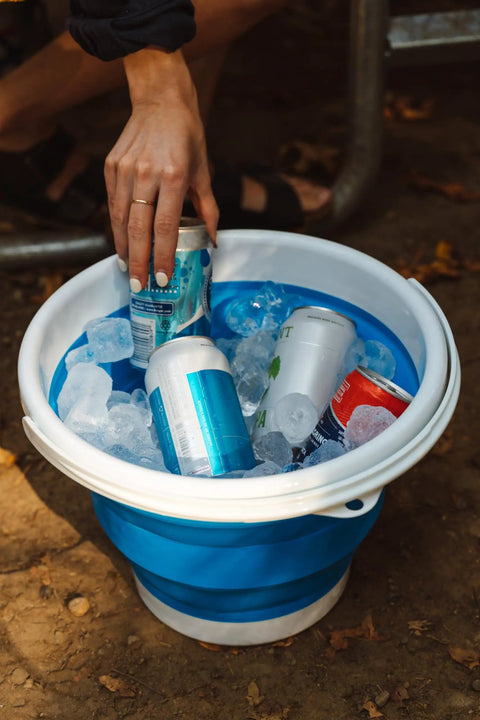 Collapsible 2.6-Gallon Camping Bucket, Lightweight Portable Water Carrier For Dishwashing, Cleaning And Gear Storage with ice cans inside