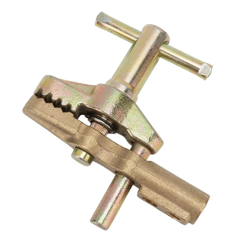 Top Notch Welding Ground Clamp With Robust Brass And Iron Build For Serious Pros Reaching Strong 800 Amp Capacity, close-up of brass body.