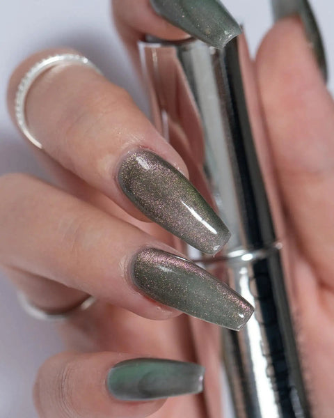 Nail with Mystic Galaxy 9D Cat Eye Gel Nail Polish Set With Jelly Cat Eye Effect, shimmering glass shine finish.