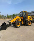 Heavy Duty 4WD Telehandler Forklift With Flexible Reach Boom For Smooth Material Moving And Toughest Job Sites. Side view.