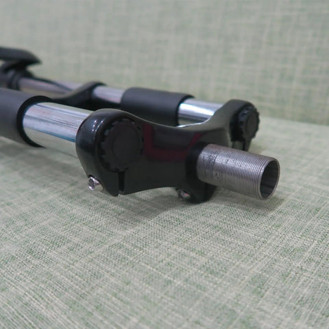 Close-up of Beefy 26 Inch Front Suspension Fork With 1 Inch Threaded Steerer, 25.4mm Straight Tube, double shoulder crown detail