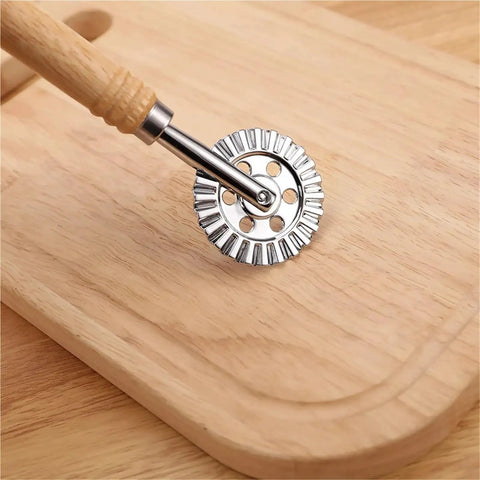 Multipurpose Dough Roller And Pastry Wheel Cutter For Pizza Round Blade Pizza Cutter on wooden board