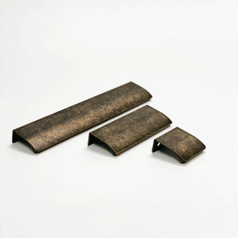 Antique Bronze Lipped Edge Tab Drawer Pull Style Handle For Cabinet Hardware And Furniture Knobs And Pulls, 1-5/8 Inch Length, Center To Center 3/4 Inch