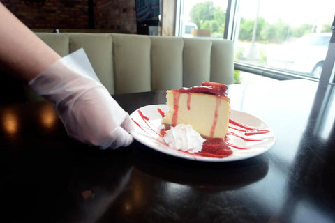 Food Safe Stretch Poly Gloves Non Latex Disposable Powder Free For Food Handling Use Medium Size 1000 Count White Pro Grade Snug Fit Easy On Off Ideal For Restaurants Cafes Catering Bulk Pack For Commercial Kitchens used to serve dessert