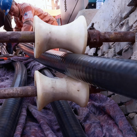 Heavy Duty Cable Pulley Sheave For Large Scale Wiring Projects And Industrial Laying Built Tough With High Load Smooth Pulling Wire Pulling Sheave 7x8 Pulleys For Construction And Tunnel Installations, showing a heavy-duty cable resting on a dual sheave system in use at a construction site.