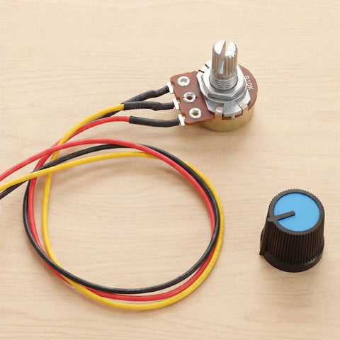 10K Linear Taper Rotary Potentiometer Pack With Knurled Shaft 3 Terminals Prewired XH2.54 cable and knob cap on table