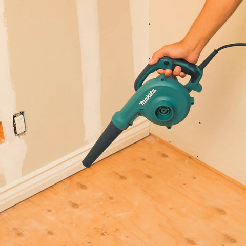 Person using Two In One Blower Vacuum With 145 CFM Air Volume And 203 MPH Air Speed Variable Speed Dial And Trigger for cleanup