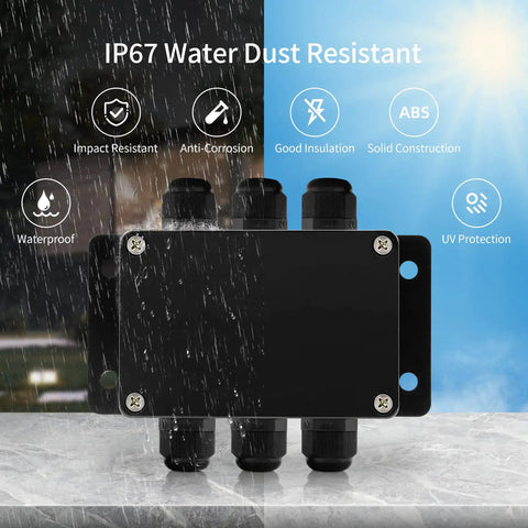 IP67 Waterproof Dustproof Electrical Junction Box With 15A 600V Barrier Terminal Cable Connector shown in rain to illustrate durability