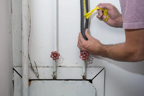 Installing Foam Pipe Insulation Sticks For Hot And Cold Water Lines Pre Slit With Self Sealing Edge 0.75 Inch By 1 Foot Black