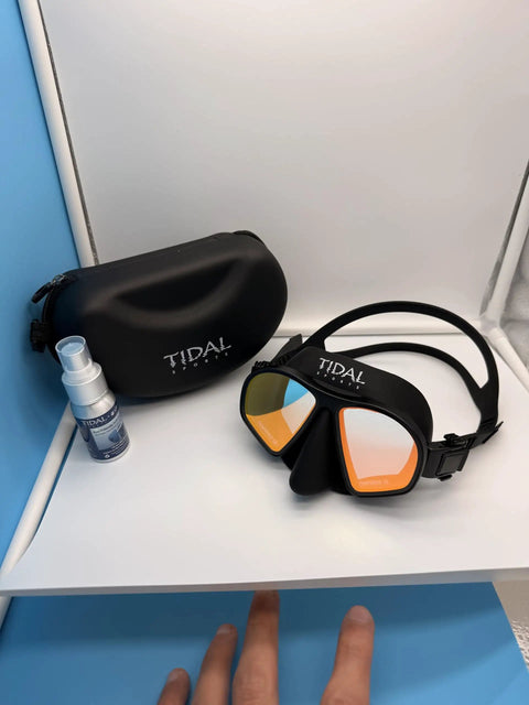 Aluma Pro Freedive Mask With Dope Anti Fog Technology, Ultra Low Volume For Freediving Snorkeling And Scuba, case and spray
