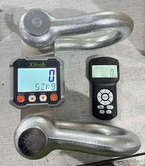 Beefy Digital Pull Dynamometer Crane Scale For Ropes And Cables 10 Ton Capacity 22000 Lbs Wireless Meter With Peak Hold Tare Zero Accumulating Weight 90mm Shackles Rope Tension Gauge For Lifts, side view with display and remote