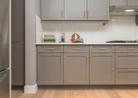 Modern kitchen with 30 Pack 5 Inch Square Cabinet Handles In Brushed Brass Finish Stainless Steel Kitchen Hardware Pulls.