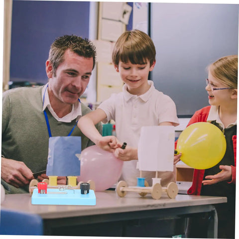 Children using 8 Piece Physics Experiment Lamp Holders Science Kit For DIY Hands On Light Bulb Sockets And Electromagnet Projects in class