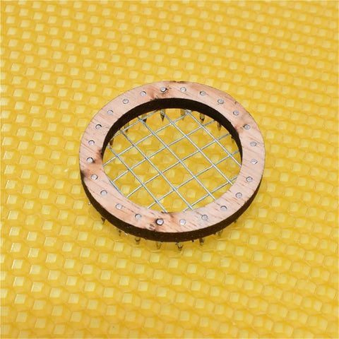 Wooden and metal Beekeeping Queen Marking Disc Cage Set Six Pack Round Push In Queen Capture Cages For Minimal Hive Disruption