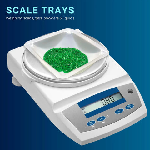 Square scale tray with green powder on digital scale, Disposable 100ml Weigh Boats 125 Pack Anti Static Square Trays For Scale And Lab Weighing Dishes Polystyrene Powder Weight Mixing Epoxy And Food Safe Samples Pour Boat Easy Cleanup