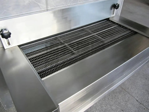 Heavy Duty Tunnel Freezer With Rock Solid Conveyor Belt For Quick Freeze Meat Seafood And Veggies Industrial Iqf Rapid Freezing Machine close-up of steel conveyor surface.