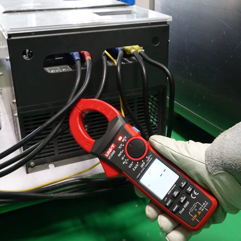 Digital Clamp Meter UT208B Inrush Current Mode True RMS 1000A AC DC Clamp On Multimeter measuring current on equipment