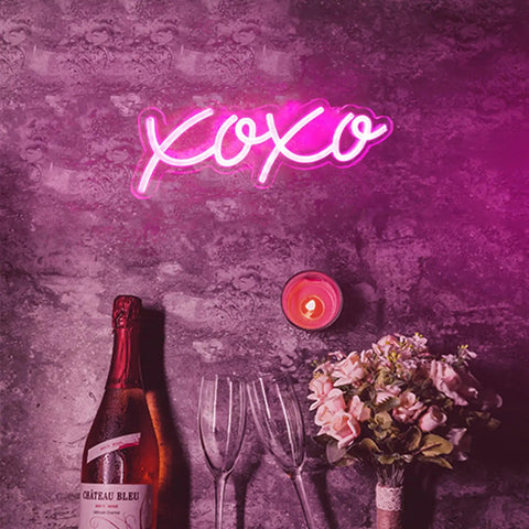 XOXO Neon LED Light Sign Night Light USB Operated Marquee Decoration 13 By 30 Cm on wall with wine and candle