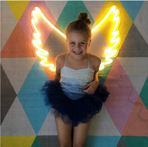 Child in front of angel wings shaped Cloud Neon LED Wall Light Sign USB Powered Night Lamp For Home Kitchen Restaurant Decor