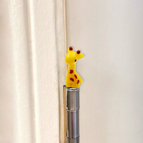 Mini Giraffe Door Hinge Heads Set Of 3 Magnetic Door Decor Toppers For Metal Surfaces Quirky Cottage Style Cute Animal Ornaments