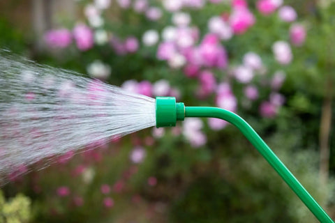 36 Inch Front Trigger Watering Wand Hose Nozzle With Carbon Fiber Texture And Non Slip Grip spraying water in garden