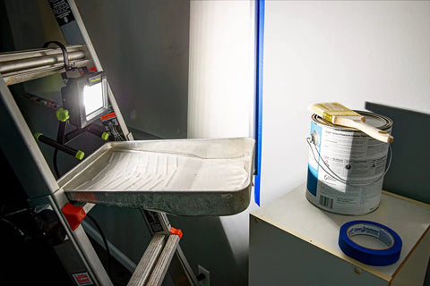 2000 Lumen Portable LED Work Light With Metal Stand Sealed Power Switch Adjustable Lamp Head illuminating painting area