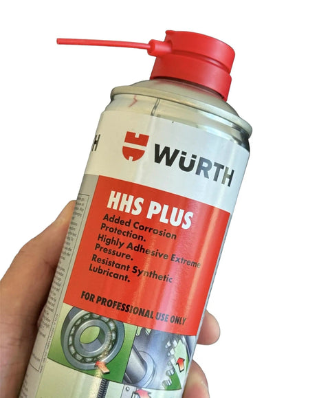Heavy Duty High Pressure Resistant Semi Synthetic Oil In 500ml Aerosol Can For Deep Penetration Lubrication held in hand