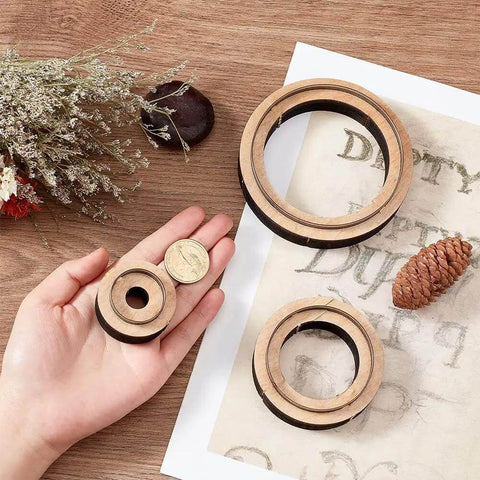 Must Have Leather Cutting Dies Set With Wooden Base Circle Cutter Dies Three Piece Inner Diameters 29.5mm 59mm 89mm On Wooden Table