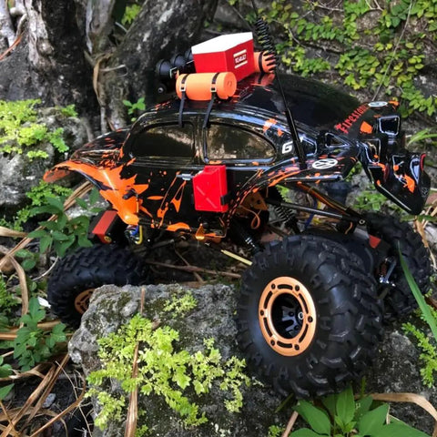 Beefy One Tenth RC Scale ABS Fuel Tank For Axial Wraith SCX10 Exo AX10 Trucks Pack Of 2 mounted on RC crawler