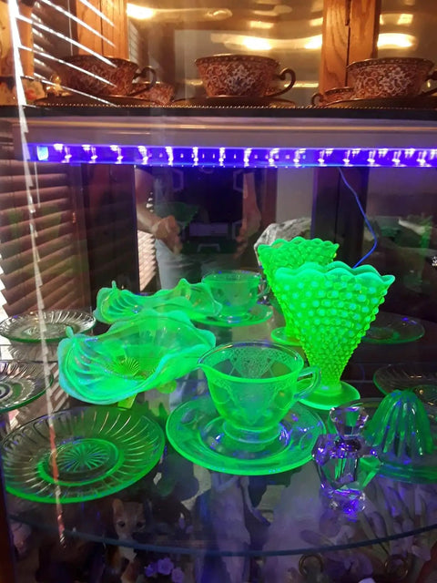 Glassware glowing under UV Black Light Bar USB 10W 1Ft LED Strip Lights For Bedroom Posters Fluorescent Paint Glow In The Dark Party Decor Magnetic Mount And USB Power Compatible With Power Bank Laptop 2 Pack