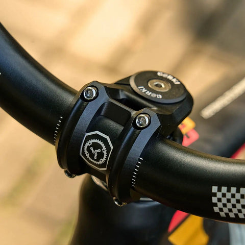 Close-up of black Short Mountain Bike Stem for 31.8mm Handlebars and 1 1/8 Inch Steerer, 35mm Length, 0 Degree Rise, Aluminum Alloy.