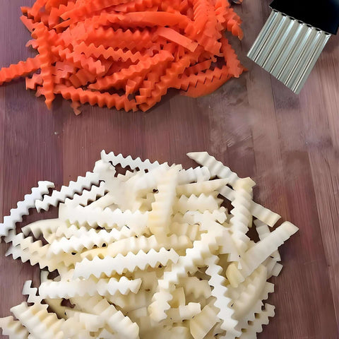 Zorveiio 2-pack crinkle cutters with black handles and stainless blades; carrot ribbons and potato crinkle-cut strips