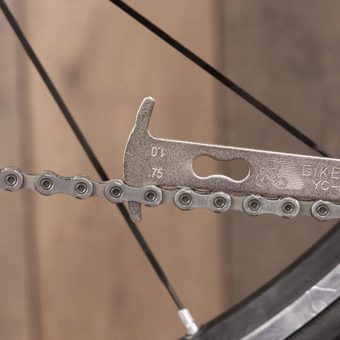 Chain Wear Checker Tool for 7 to 12 Speed Chains, Quick Indicator of 0.75 Percent or 1 Percent Stretch in use on bike chain.