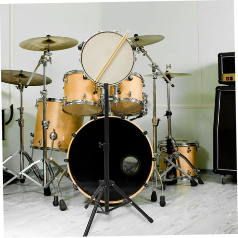 Heavy Duty Alloy Snare Drum Storage Rack And Portable Stand Support For Beginners Quick Lock Setup In Sleek Matte Black Finish, with snare and drum set backdrop.