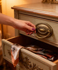 Hand pulling Antique Oval Ring Pull Cabinet Handles 4 Pack Vintage Drawer Pulls Zinc Alloy 80x57mm with retro style on dresser