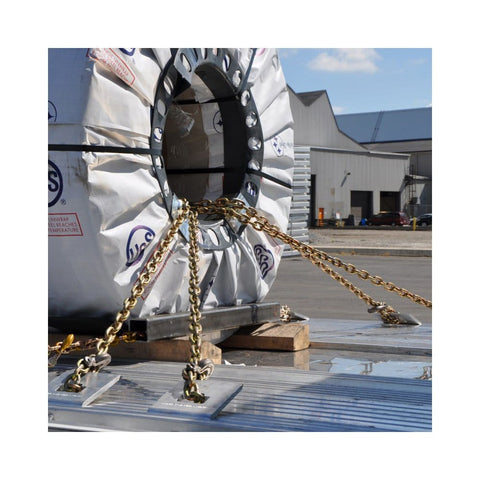 Heavy Duty Ratchet Load Binder For 3/8 To 1/2 Inch Grade 70 Transport Chain securing industrial cargo with swivel hooks