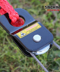 Heavy Duty Snatch Block For Winches 8800Lb 4T Max Load Rope Pulley Recovery Accessory For ATV And Off Road Vehicles Swivels For Easy Cable Mount Black Textured Coating, close-up with rope