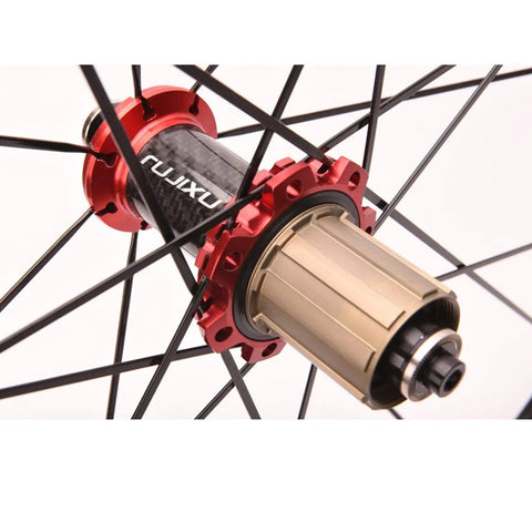 Close-up of 700C Road Bike Wheelset With 30mm Aluminum Rim Carbon Fiber Tube Hub Sealed Bearings Quick Release V Brakes