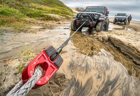 Flatlink E Expert Winch Hook Alternative With Folding Shackle And D-Ring Mount Replaces Conventional Hook 16,000-Pound in off-road use