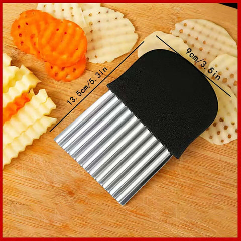 Stainless steel crinkle cutter with black handle; ridged blade for French fries, 13.5 cm long