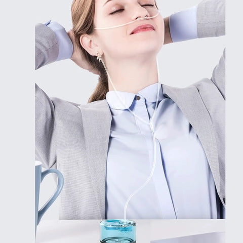 Person using Hydrogen Water Bottle With Sprayer For Direct Inhalation Portable 400ml Hydrogen Rich Cup for relaxation.