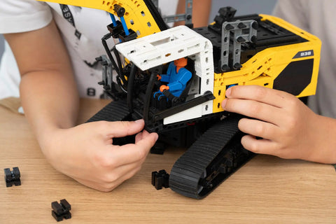 Liebherr R938 Pneumatic Excavator Kit 689 Piece Realistic Builder Model With Pneumatic System Manual Valves And Flow Regulators Ideal For Gearheads 10 And Up Great For Kids Teens And Adults Who Love Engineering, child assembling cab