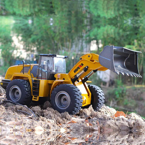 1/14 Scale RC Wheel Loader Remote Control Toy Truck - 2.4GHz Front Loader Construction Vehicle on rocky terrain
