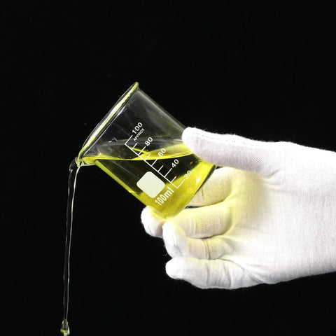 Hand holding a beaker from Twenty Pack 100 Milliliters Glass Beakers Set, Heavy Duty Borosilicate Lab Beakers With Printed Measurements