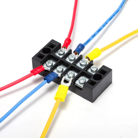 200 Pcs Blue Insulated Fork Spade Wire Connectors For 16-14 AWG U Shaped Crimp Terminals M5 Stud Size 1.5-2.5 MM2 Tinned Red Copper PVC Sleeving Flame Retardant Ideal Auto And DIY Electrical Splicing Kit installed on a screw terminal block