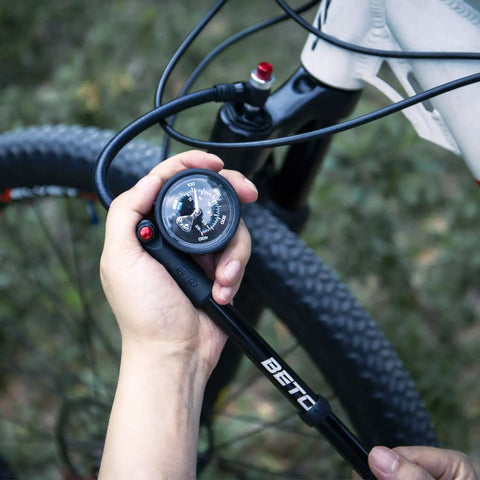Using High Pressure MTB Bike Shock Pump 400 PSI Max For Fork And Rear Suspension With No Loss Schrader Valve 6 Inch Swivel Hose