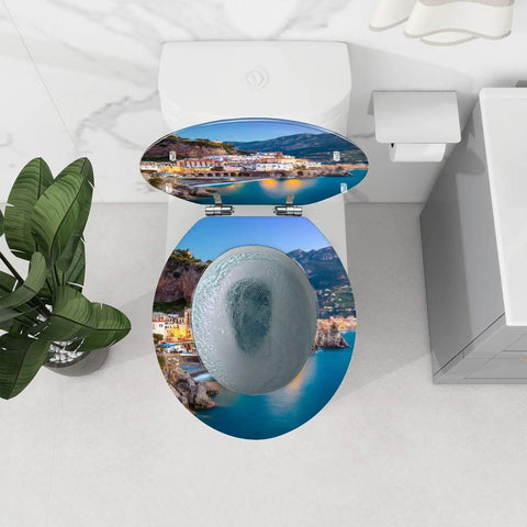 Chill Coast Vibe Slick Round Resin Toilet Seat With Thatched Umbrella And Seaside Shell Print Quiet Slow Close Lid Quick Release Mount, top view with vibrant seaside print.